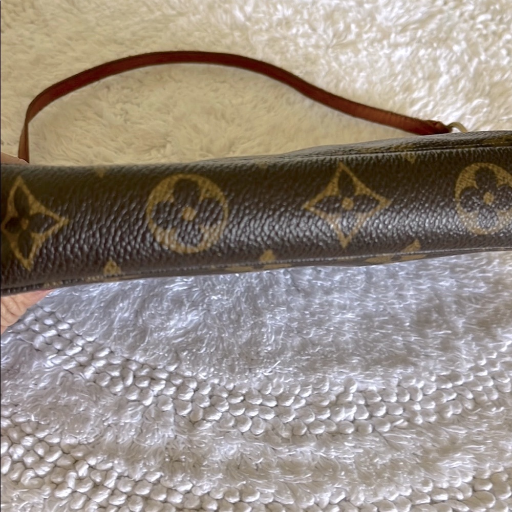 Louis Vuitton Brown Monogram Shoulder Bag with Gold Hardware Preloved - Picture 6 of 13